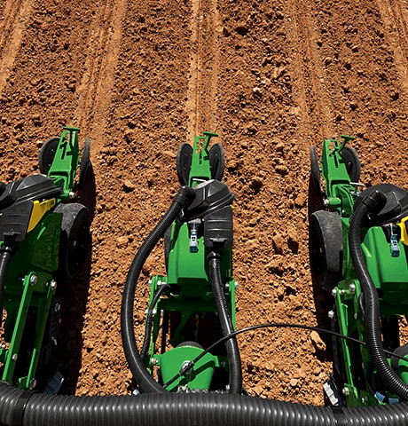 การปลูกและการหว่านเมล็ดในแปลงนากับเครื่องปลูกซีรีส์ 1700 ของ John Deere