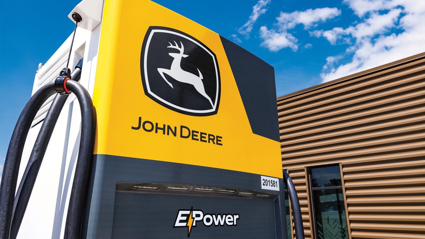 ภาพระยะใกล้ของสถานีชาร์จ E-Power ของ John Deere