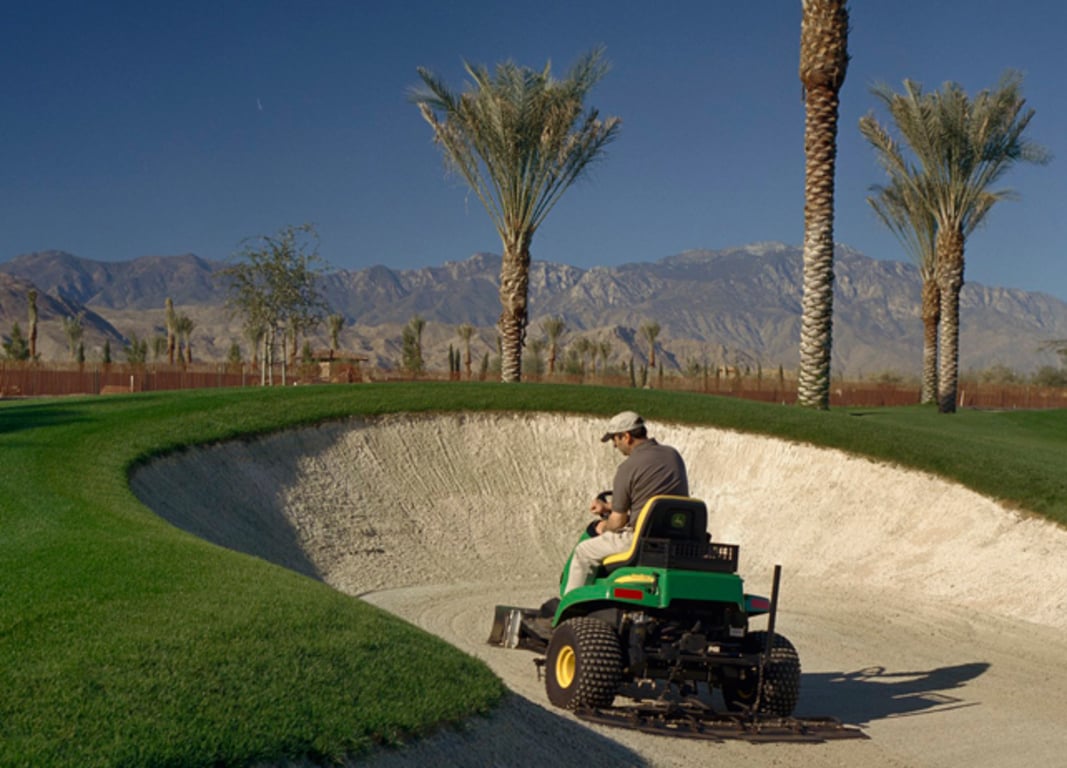 1200 Hydro Bunker Rake